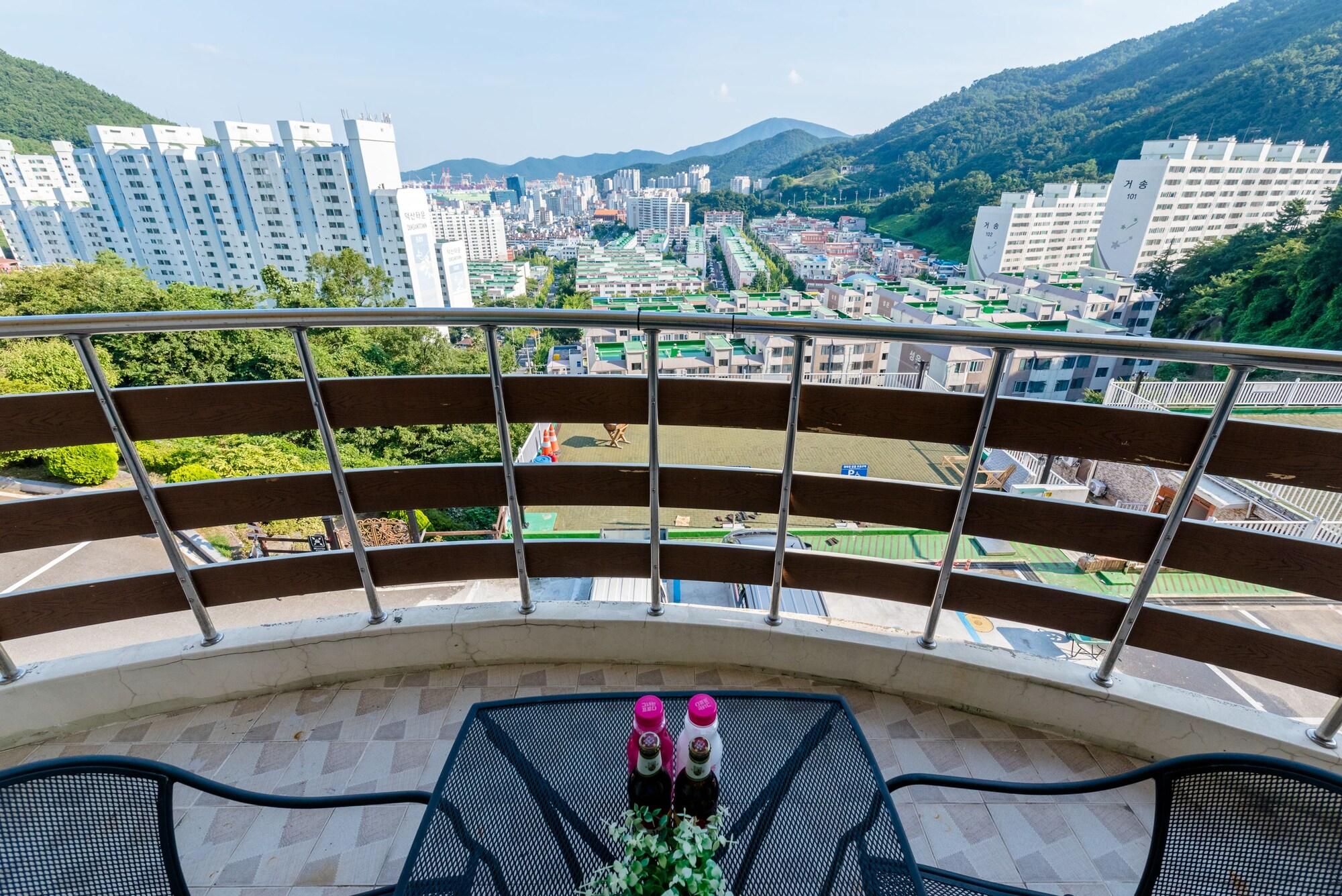Home Fourest Resort Geoje Ngoại thất bức ảnh